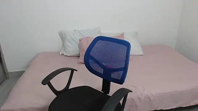 Snapshot of Tiiana chatting on 09-13-25, 11:54 Tiiana online show from 09-13-25, 11:54