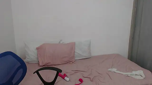 Snapshot of Tiiana chatting on 09-20-25, 04:41 Tiiana online show from 09-20-25, 04:41