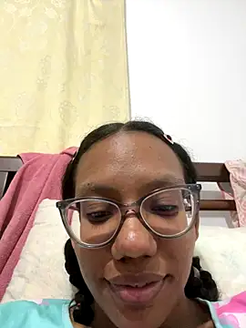 Snapshot of Valen1800 chatting on 09-11-25, 02:11 Valen1800 online show from 09-11-25, 02:11