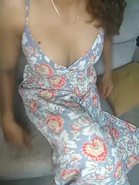 Snapshot of Tamilpallavi chatting on 04-27-26, 11:47 Tamilpallavi online show from 04-27-26, 11:47