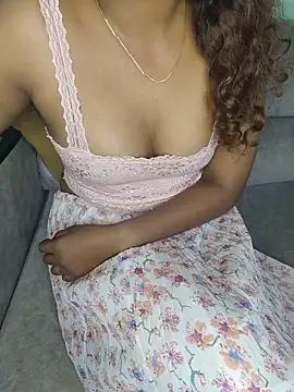 Snapshot of Tamilpallavi chatting on 06-11-26, 03:15 Tamilpallavi online show from 06-11-26, 03:15