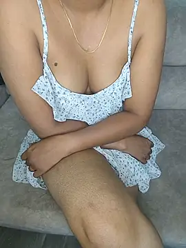 Snapshot of Tamilpallavi chatting on 07-11-26, 02:36 Tamilpallavi online show from 07-11-26, 02:36