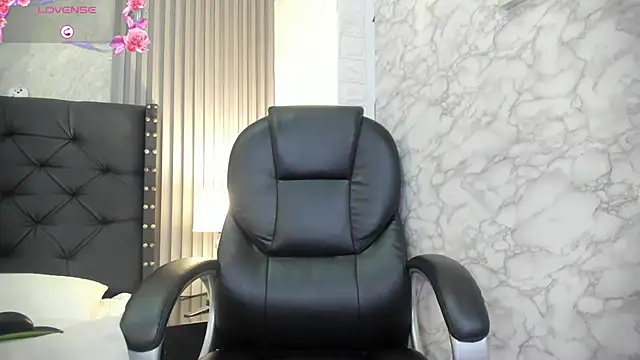 Snapshot of andrea__hills chatting on 09-12-25, 07:03 andrea hills online show from 09-12-25, 07:03