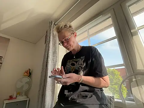 Curvy-Jinx online show from 04-23-26, 07:20