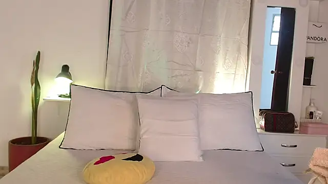 Snapshot of brunoorangel1 chatting on 09-29-25, 05:18 brunoorangel1 online show from 09-29-25, 05:18