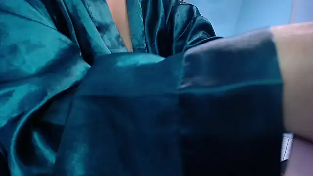 victoria hernandez t  online show from 11-17-25, 12:55