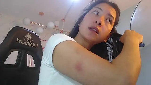 victoria hernandez t  online show from 03-12-26, 01:17