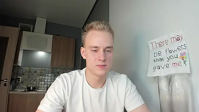 Snapshot of Kevin_Young_Cat chatting on 10-08-25, 04:48 Kevin Young Cat online show from 10-08-25, 04:48