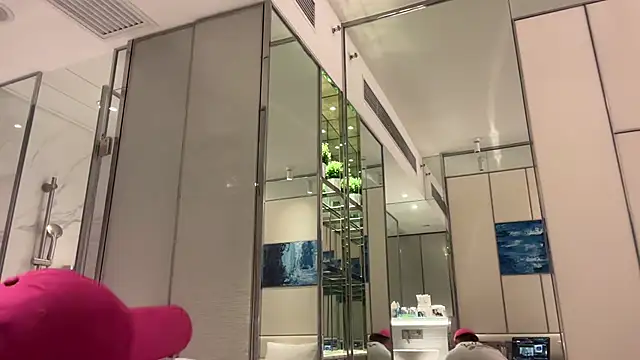 Snapshot of heywilliam chatting on 10-14-25, 03:35 heywilliam online show from 10-14-25, 03:35