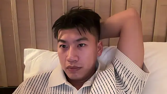 Snapshot of heywilliam chatting on 11-12-25, 01:44 heywilliam online show from 11-12-25, 01:44