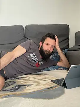 Snapshot of Michel_huge chatting on 05-02-26, 02:44 Michel huge online show from 05-02-26, 02:44