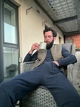 Snapshot of Michel_huge chatting on 05-26-26, 04:08 Michel huge online show from 05-26-26, 04:08