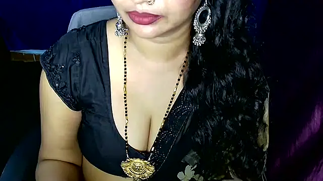 Snapshot of QUEEN_SAKHI- chatting on 06-27-26, 12:44 QUEEN SAKHI- online show from 06-27-26, 12:44