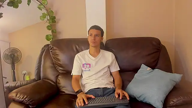 Snapshot of Marcus_Jeron chatting on 07-17-26, 03:18 Marcus Jeron online show from 07-17-26, 03:18