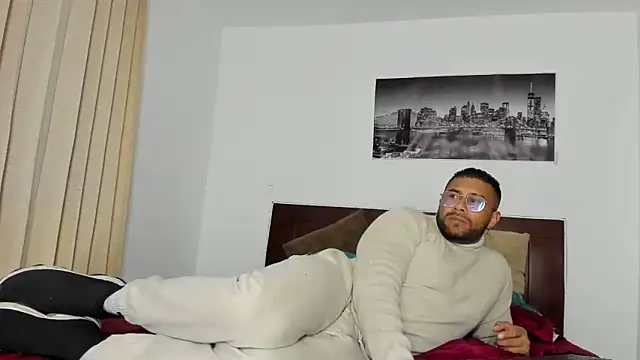 Snapshot of AntonyDAngelo25 chatting on 03-18-26, 02:58 AntonyDAngelo25 online show from 03-18-26, 02:58