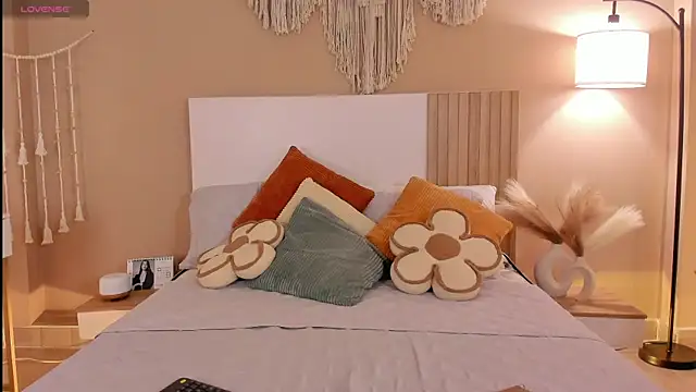 Camila Bustamante online show from 02-07-26, 06:00