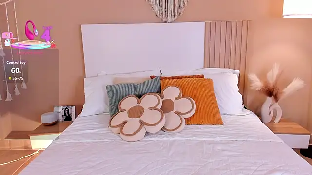 Camila Bustamante online show from 04-23-26, 02:52