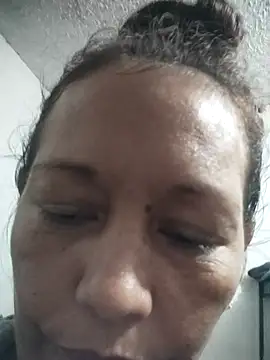 Snapshot of marinita13 chatting on 10-12-25, 02:21 marinita13 online show from 10-12-25, 02:21