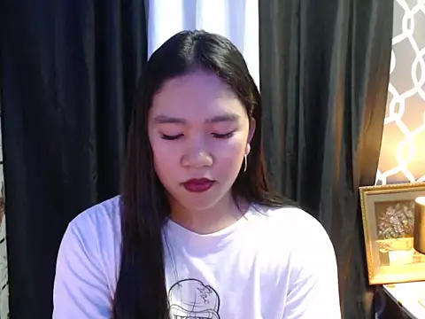 Snapshot of slut_clio chatting on 10-07-25, 12:13 slut clio online show from 10-07-25, 12:13