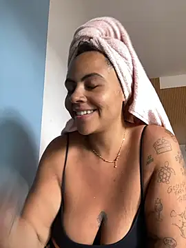 Snapshot of Chloe_Leaozinho chatting on 10-29-25, 06:53 Chloe Leaozinho online show from 10-29-25, 06:53