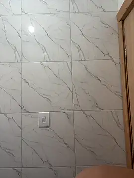 Snapshot of Chloe_Leaozinho chatting on 11-08-25, 05:01 Chloe Leaozinho online show from 11-08-25, 05:01