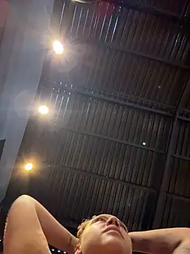 Chloe Leaozinho online show from 02-16-26, 04:03