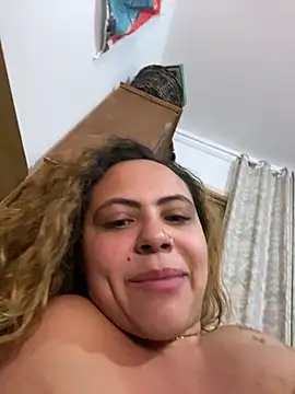 Chloe Leaozinho online show from 07-15-26, 01:44