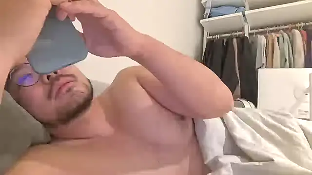 Snapshot of Bytheway0122 chatting on 10-21-25, 12:39 Bytheway0122 online show from 10-21-25, 12:39