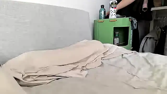 Snapshot of Bytheway0122 chatting on 11-11-25, 04:34 Bytheway0122 online show from 11-11-25, 04:34