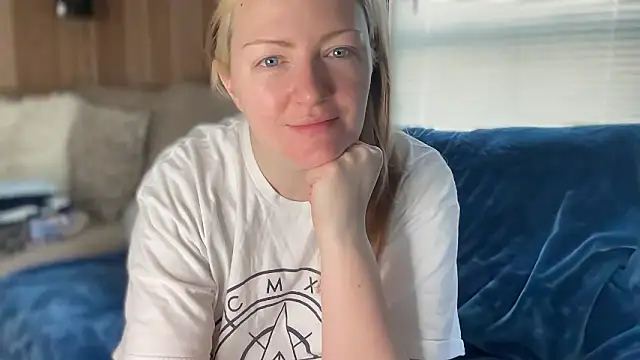 Snapshot of PefectNipz chatting on 01-12-26, 03:28 PefectNipz online show from 01-12-26, 03:28