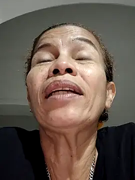 Snapshot of Merybeks chatting on 10-21-25, 10:38 Merybeks online show from 10-21-25, 10:38