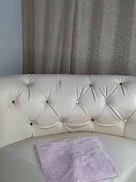 Merybeks online show from 04-25-26, 01:41