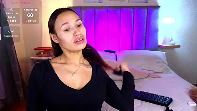 juliana-mancini online show from 04-21-26, 04:12