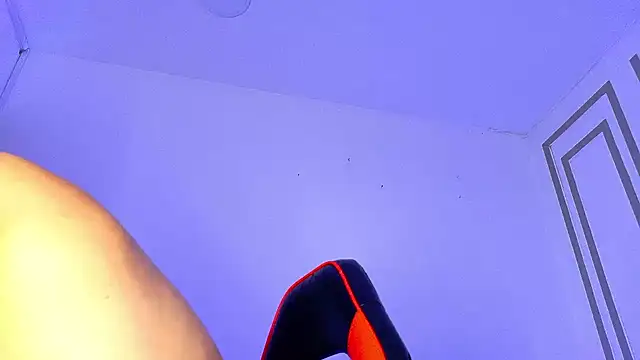 Snapshot of ALANNFERRER chatting on 12-22-25, 01:52 ALANNFERRER online show from 12-22-25, 01:52