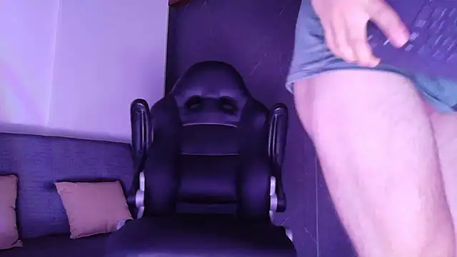 Snapshot of ALANNFERRER chatting on 01-06-26, 11:03 ALANNFERRER online show from 01-06-26, 11:03