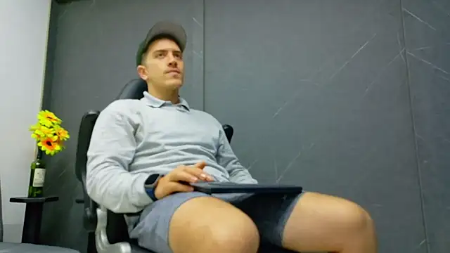 Snapshot of ALANNFERRER chatting on 01-07-26, 10:29 ALANNFERRER online show from 01-07-26, 10:29