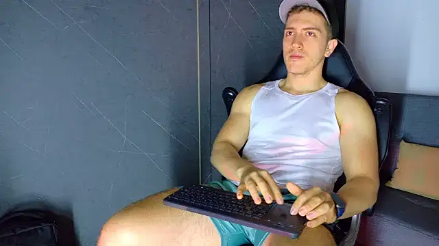 Snapshot of ALANNFERRER chatting on 01-08-26, 10:17 ALANNFERRER online show from 01-08-26, 10:17