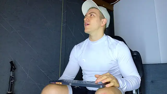 Snapshot of ALANNFERRER chatting on 02-18-26, 10:11 ALANNFERRER online show from 02-18-26, 10:11