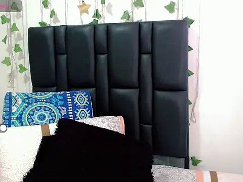 Snapshot of sara_arias00 chatting on 09-29-25, 12:54 sara arias00 online show from 09-29-25, 12:54