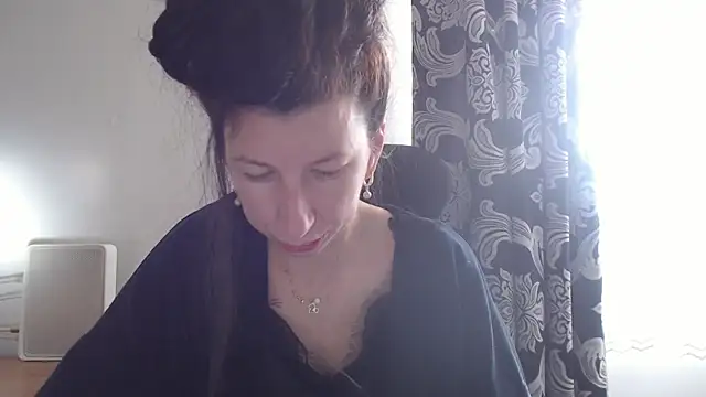 RosieHayes online show from 11-26-25, 08:37