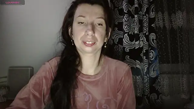 RosieHayes online show from 11-28-25, 03:36