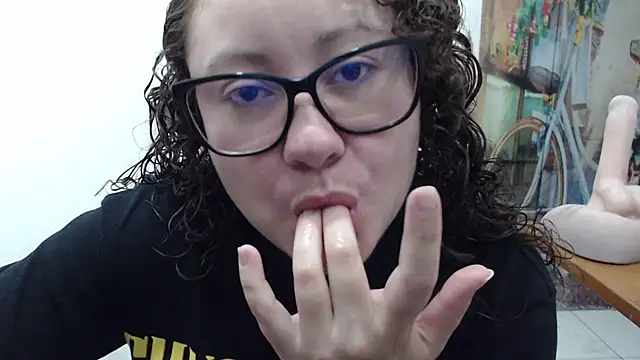 Snapshot of greeneyes_nurse chatting on 11-18-25, 08:35 greeneyes nurse online show from 11-18-25, 08:35