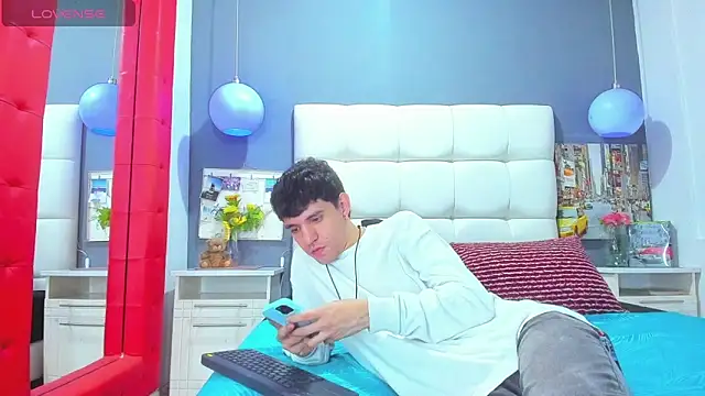 Matteo12  online show from 11-02-25, 02:47