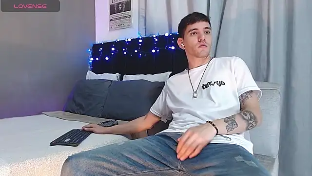 Matteo12  online show from 11-20-25, 04:45