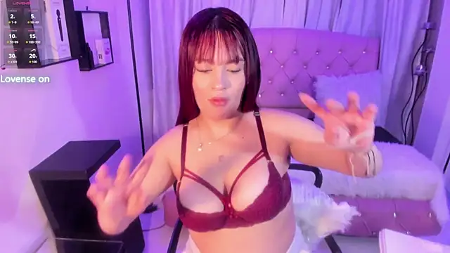 Snapshot of Jolie_price chatting on 05-23-26, 03:12 Jolie price online show from 05-23-26, 03:12