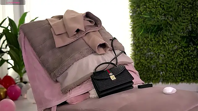 FreyaHeart online show from 03-08-26, 06:17