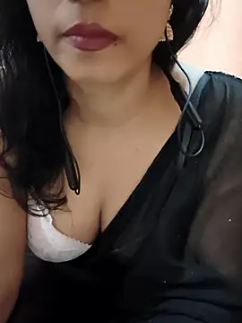 Snapshot of Divya_Bharti chatting on 11-08-25, 04:40 Divya Bharti online show from 11-08-25, 04:40