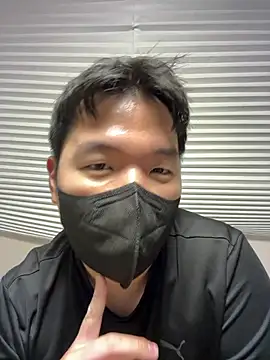 Snapshot of wolfdogwip chatting on 10-24-25, 12:12 wolfdogwip online show from 10-24-25, 12:12