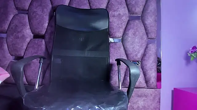 Emy Latin online show from 11-24-25, 08:08