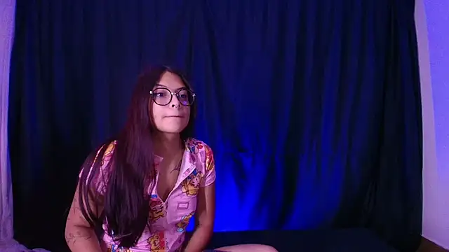 Lilith and Khloe online show from 03-10-26, 11:26